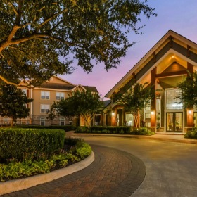 circular driveway to leasing center